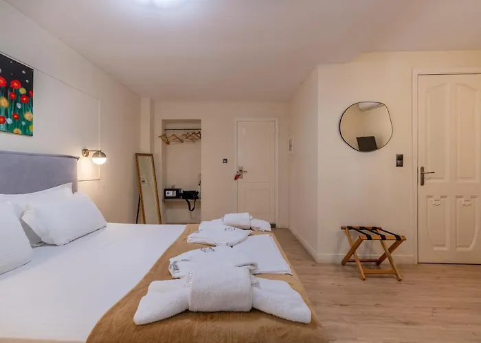 Plaka Arch Suites